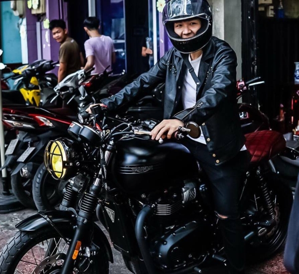 Ca sĩ Kelvin Khánh lựa chọn Lube71 để chăm sóc Triumph Bonneville T100 Black