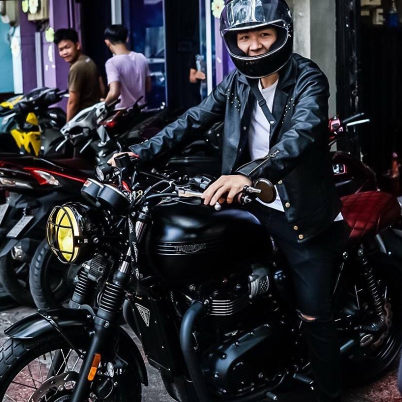 Ca sĩ Kelvin Khánh lựa chọn Lube71 để chăm sóc Triumph Bonneville T100 Black